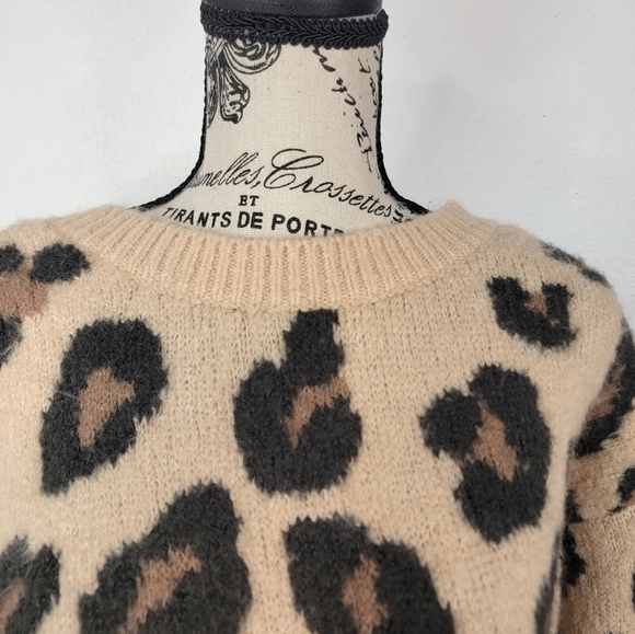 Victoria's Secret Pink XS Sweater V-Back Neck Animal Print Fuzzy - Picture 6 of 9